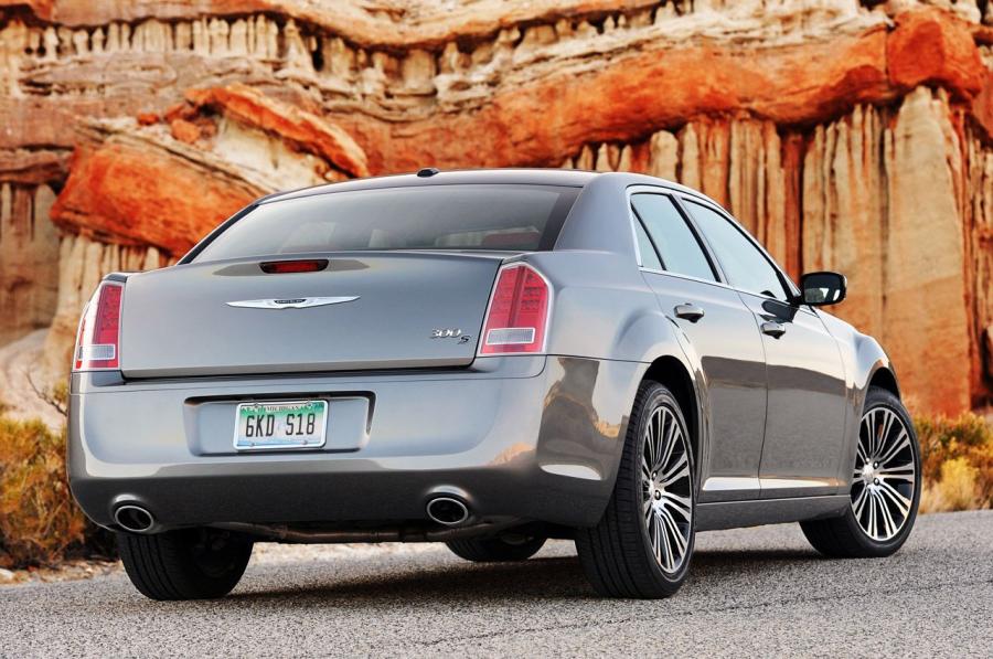  Chrysler 300C S 2012 года  (фото 2 из 46)